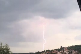 Sunčani period u Sarajevu prekinule munje i kiša