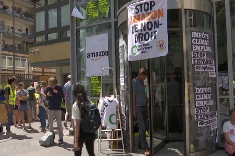 Protesti ispred zgrade kompanije Amazon u Francuskoj