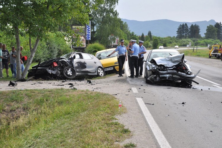 Sudar četiri automobila u Prijedoru, povrijeđeno i dijete