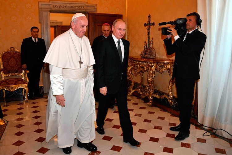 Putin i papa iza zatvorenih vrata