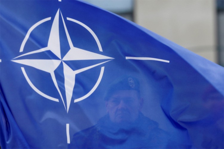 "Novosti": U Hrvatskoj pod zastavom NATO pjevali o klanju Srba