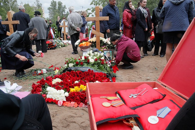 Stradali ruski mornari sahranjeni u Sankt Peterburgu