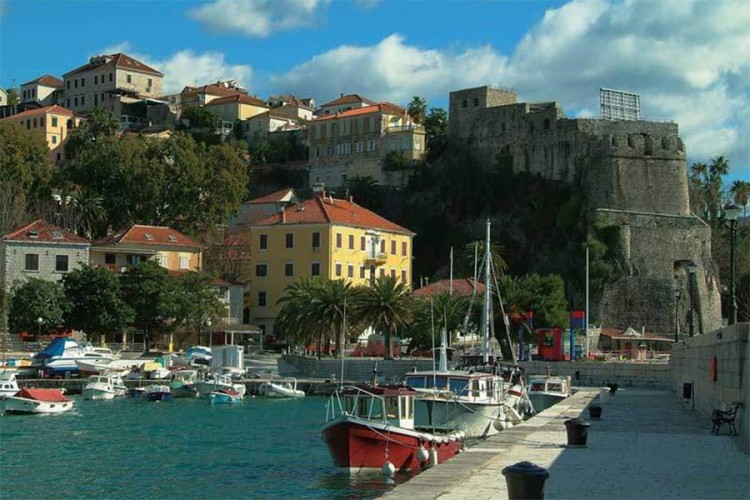 Opština Herceg Novi osudila vandalski čin koji je uvreda za sve građane