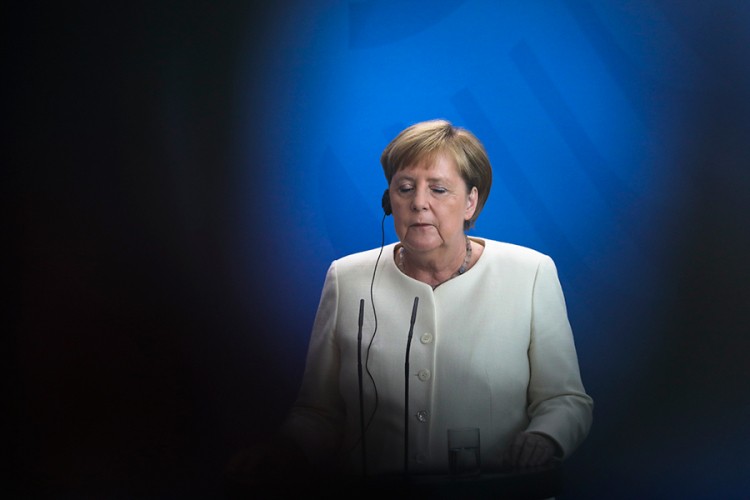 U redovima CDU debata zbog Merkelinog stanja