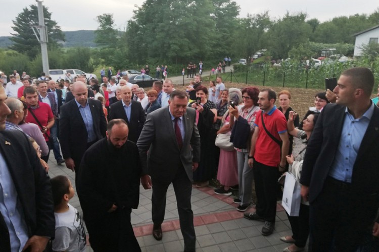 Dodik: U Puharinama je bio zločin nad srpskim narodom