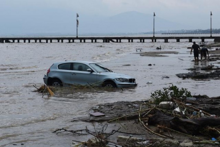 Evakuisano više desetina ljudi zbog poplava