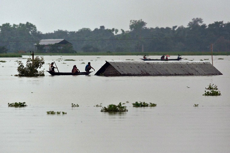 Više od 100 poginulih, milioni raseljeni u poplavama u južnoj Aziji