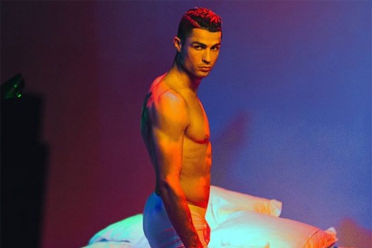 Golišavi Kristijano Ronaldo reklamira svoje gaće
