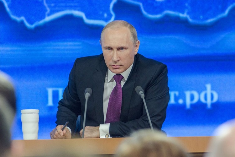 Putin želi obnoviti odnose između EU i Rusije preko Fon der Lejen