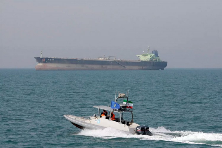 Iranska garda zaplijenila strani brod sa 12 članova posade