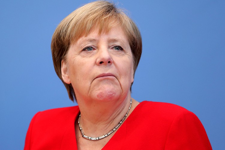 Merkel: Nadvili se tamni oblaci nad dijalogom Beograda i Prištine