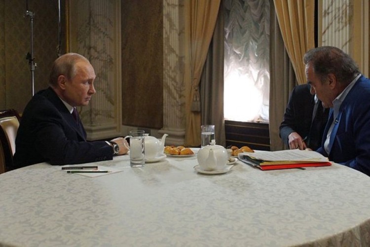 Stoun zamolio Putina da bude kum njegovoj kćerki