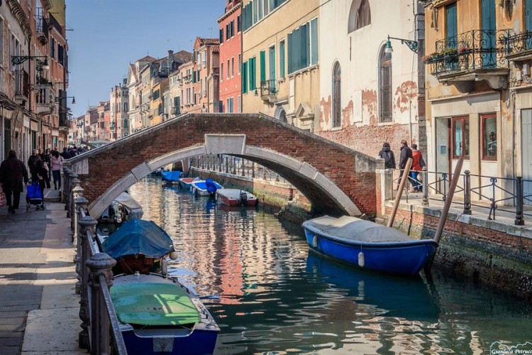 Kažnjeni zbog kuvanja kafe na mostu u Veneciji