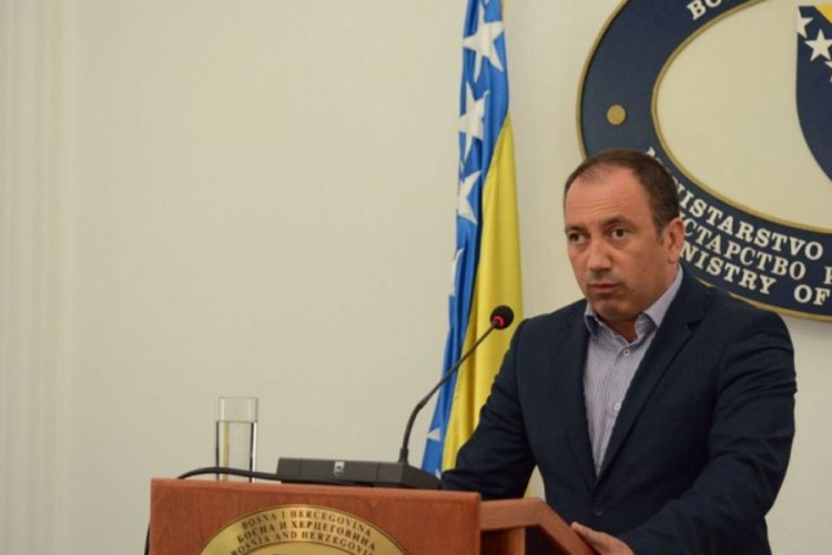 Crnadak: Sada je sva politička odgovornost na Dodiku