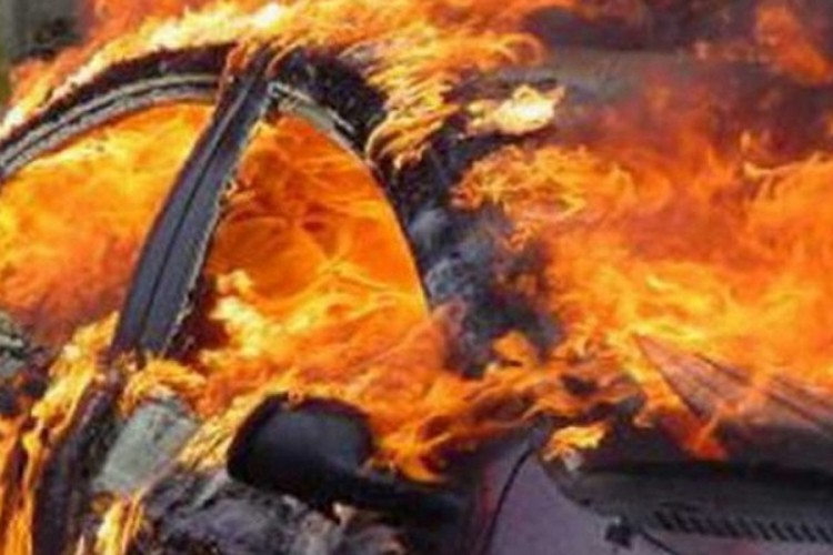 Policija: U Tuzli nije bačena bomba, zapaljen je automobil