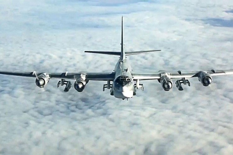 Južna Koreja ispalila hice upozorenja zbog ruskog aviona