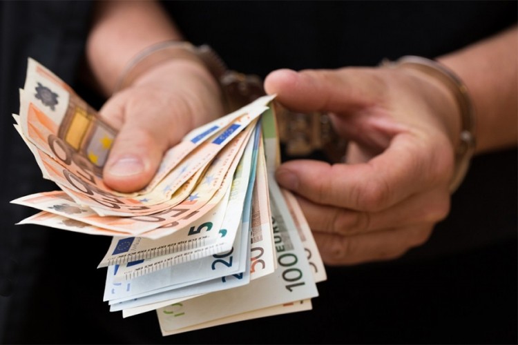 Srpski državljani glumili policajce u Beču pa ukrali 2,5 miliona evra
