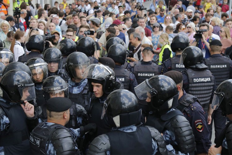 Rusija: Policija tukla i hapsila demonstrante