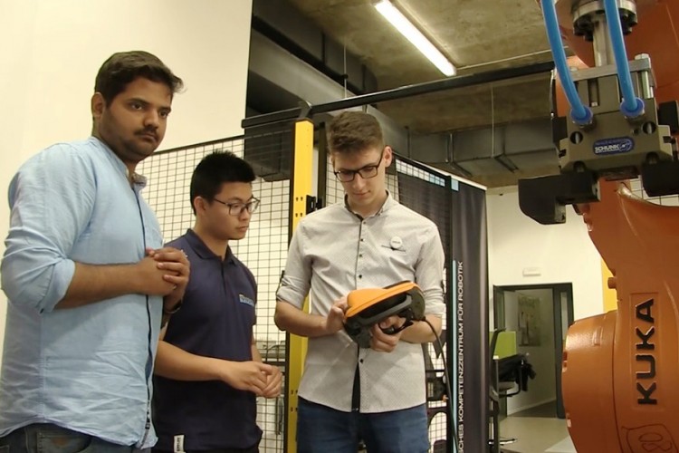 Studenti u Tuzli učili da popravljaju i unapređuju robote