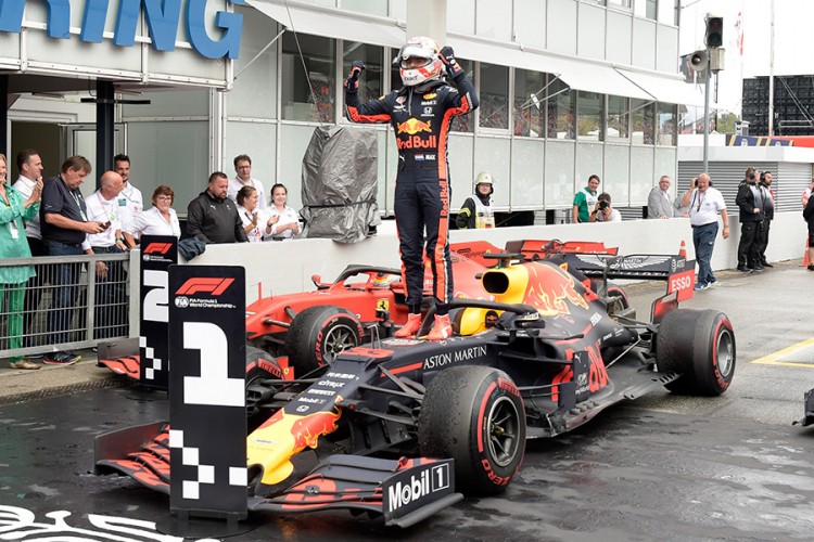 Maks Ferstapen slavio u haotičnoj trci Formule 1