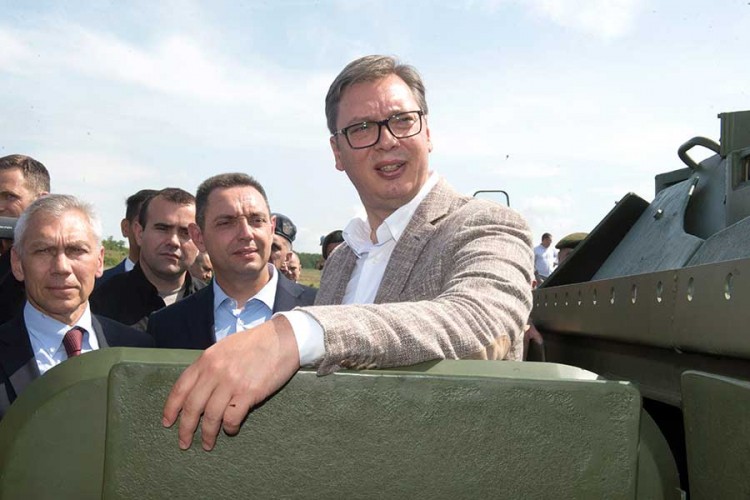 Vučić: Poklon Rusije u oklopnim vozilima povećava gotovost naše Vojske
