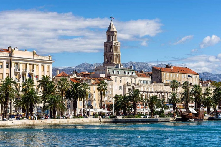 Muškarac u Splitu odgrizao uho turisti koji mu je pogledao djevojku