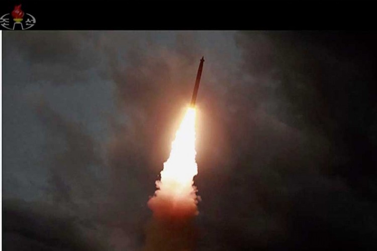 SAD: Izgleda da je Pjongjang izveo nova lansiranja raketa