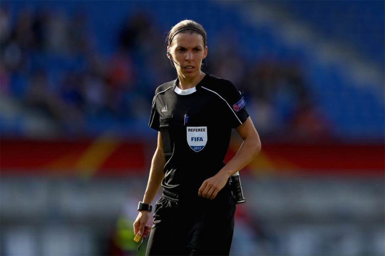 UEFA za istoriju: Žena sudi Liverpul - Čelsi