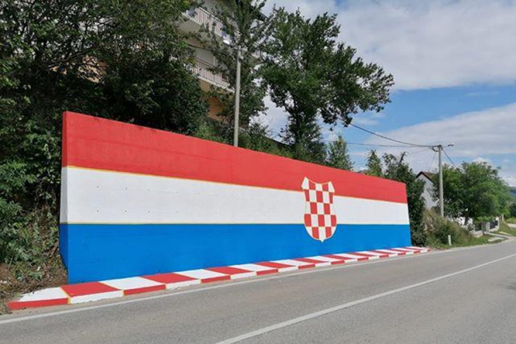 Kod Tomislavgrada obnovljena stilizovana zastava sa ustaškim simbolom