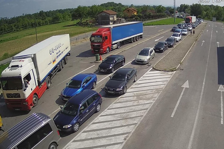 Prevoznici i špediteri najavili blokadu Graničnog prelaza Rača