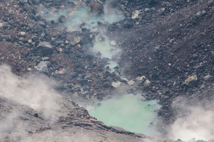 Otkriveno jezero na dnu kratera vulkana Kilauea