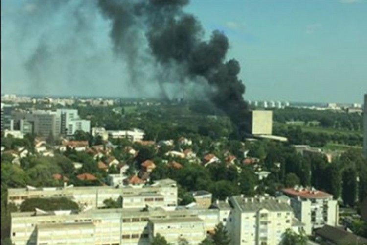 Zapalila se fasada na čuvenoj zgradi u Zagrebu