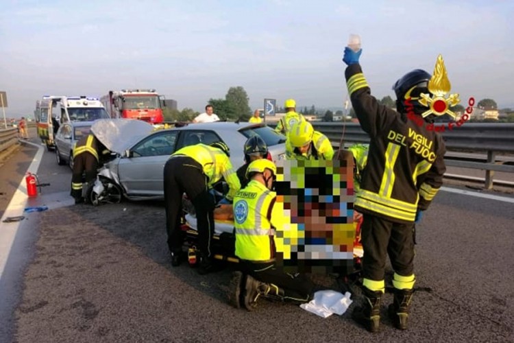 Težak udes u Italiji: Bh. državljanina iz razbijenog auta izvlačili vatrogasci