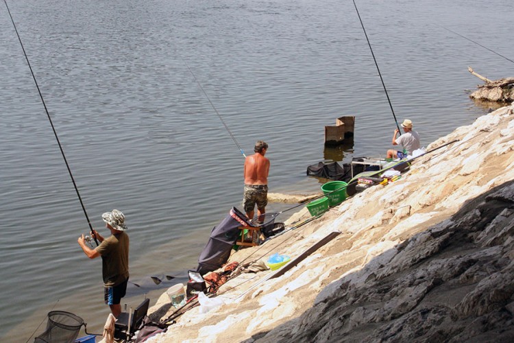 Takmičenje u lovu ribe udicom na plovak