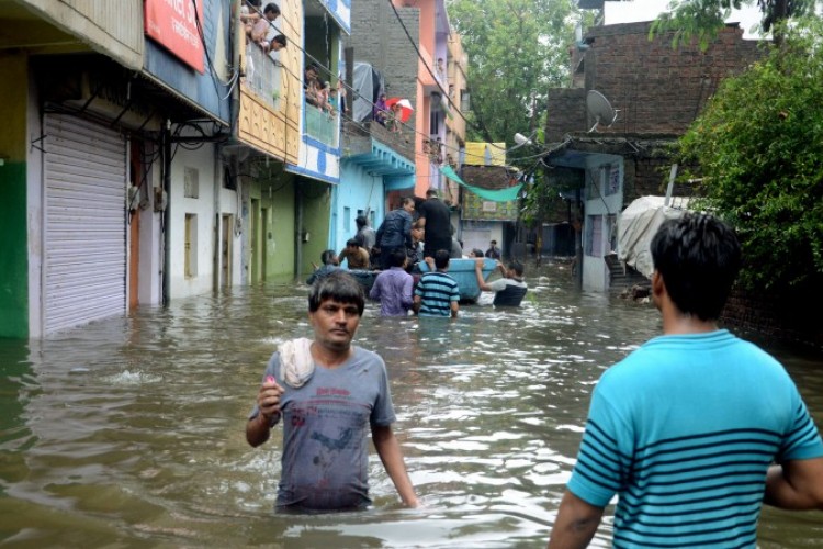 Više od 140 mrtvih u poplavama u Indiji