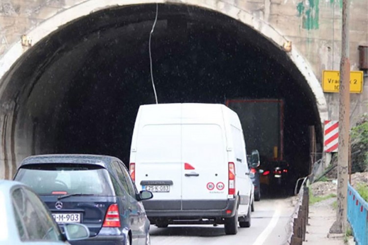 Zbog nezgode ponovo obustavljen saobraćaj kod tunela "Vranduk dva"