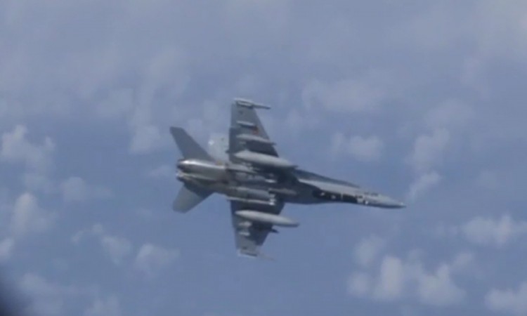 NATO avion pokušao da priđe letjelici Šojgua, otjerao ga "SU-27"