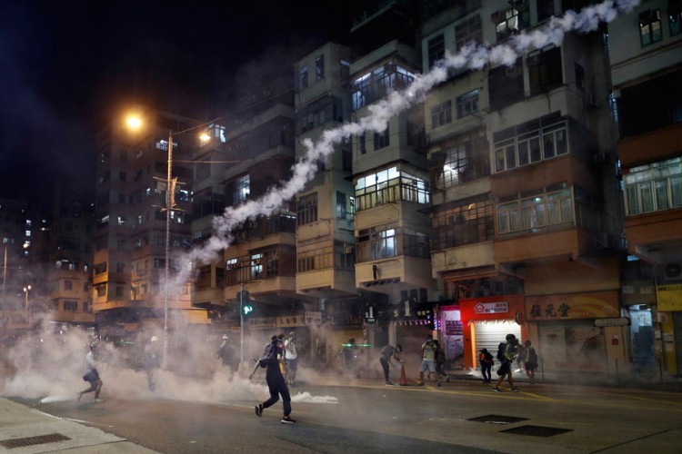 Policija ispalila suzavce na demonstrante u Hong Kongu