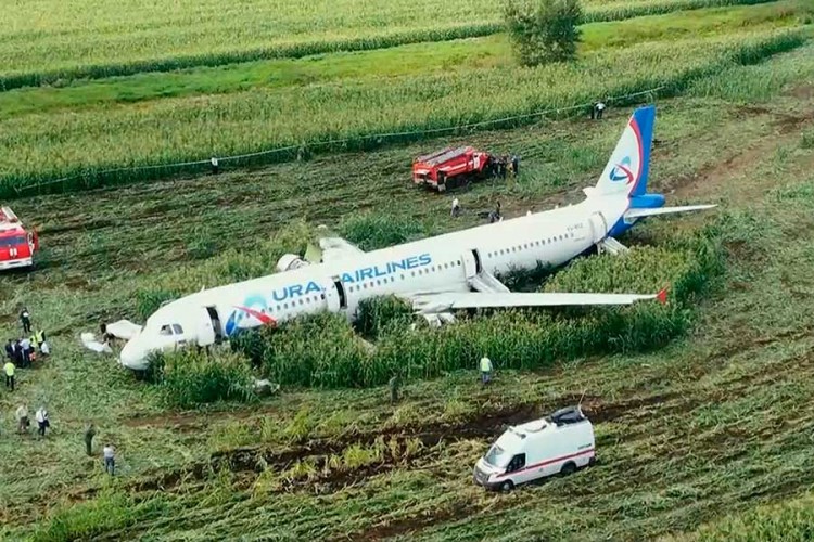Kapetan aviona "Ural airlinesa": Prinudno slijetanje nakon otkazivanja drugog motora