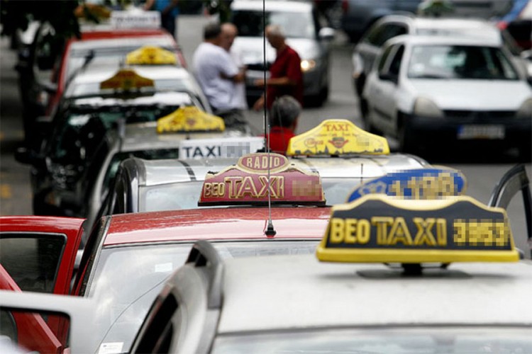 Vic dana: Pijani policajci i taksista
