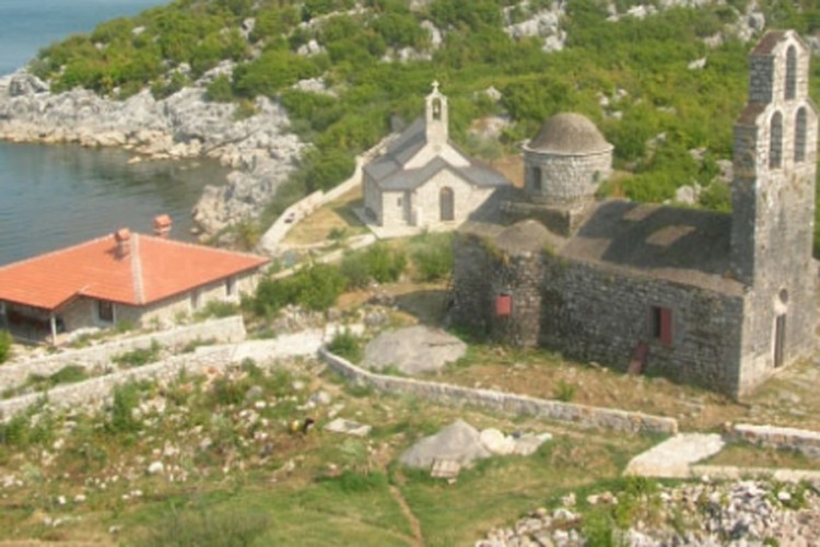 Albanci provocirali monahinje u manastiru na Skadarskom jezeru