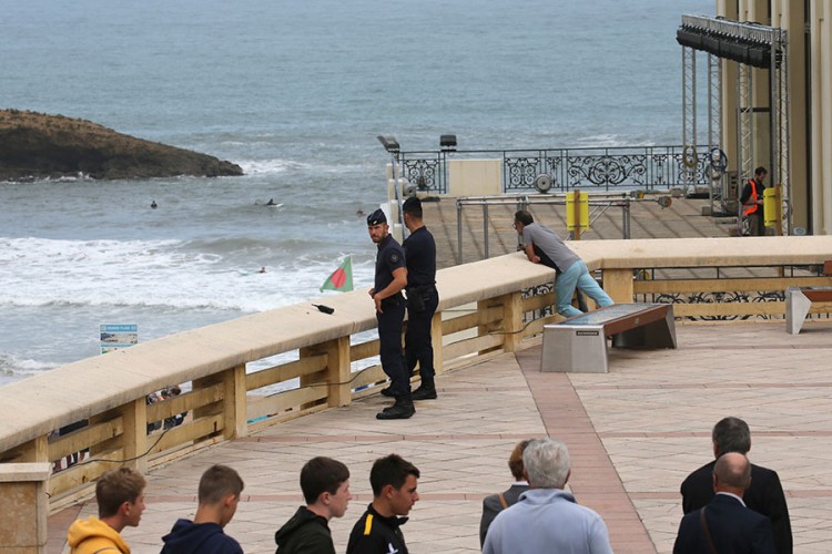Uoči samita G7: Policija postavlja punktove, "češlja" plaže
