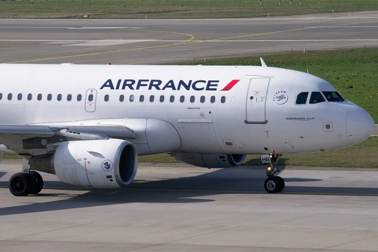 Avion "Air France" poslao hitan signal pa prinudno sletio