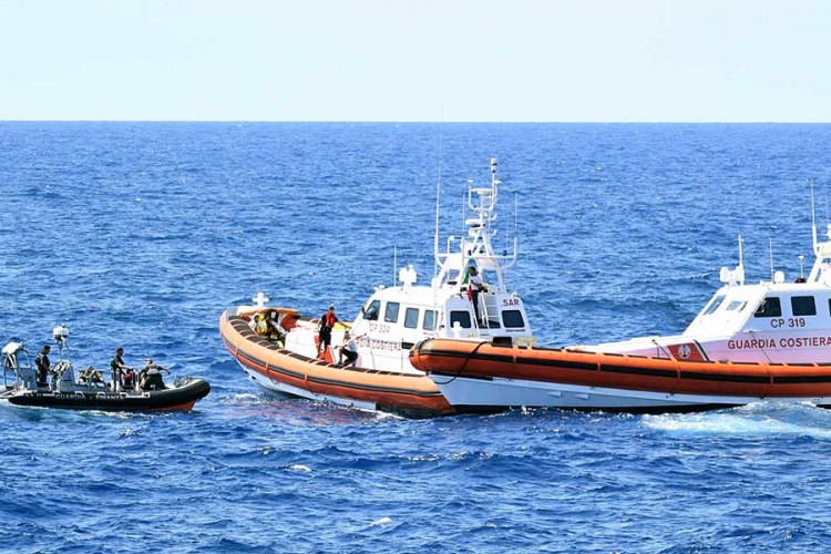 Brod pun migranata potonuo kod Libije?
