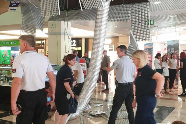 Žena propala kroz strop tržnog centra u Rijeci