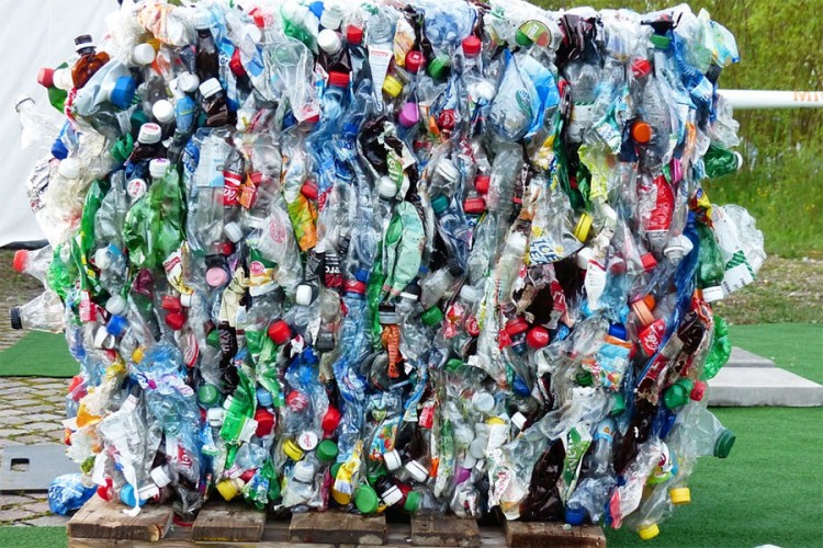 Grad u Ekvadoru reciklira plastične flaše za autobuske karte