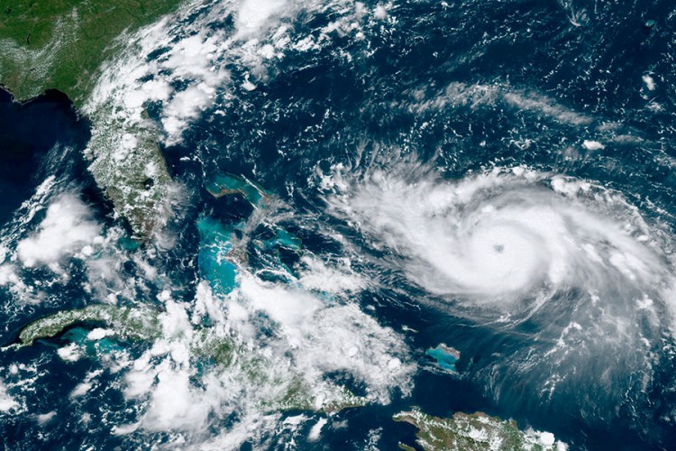 Vanredno stanje na Floridi: Čeka se udar jakog uragana