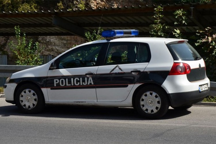 Sudar motora i automobila u Mostaru, povrijeđen maloljetnik