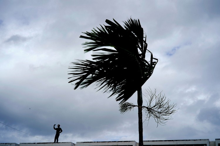 Uragan Dorijan došao do luke Marš brzinom od 285 km/h