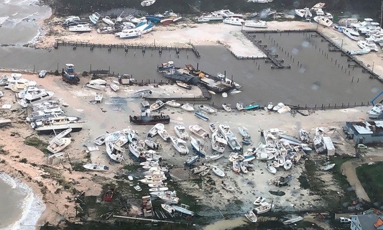 Užasavajući snimci sa Bahama: Kamionom odvlače tijela žrtava uragana